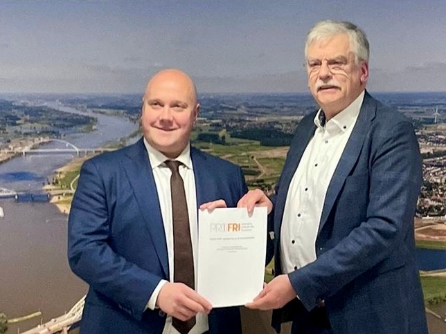 ProFri Overhandiging Analyse impact SUP regeling op frituurbranche aan staatssecretaris Thierry Aartsen