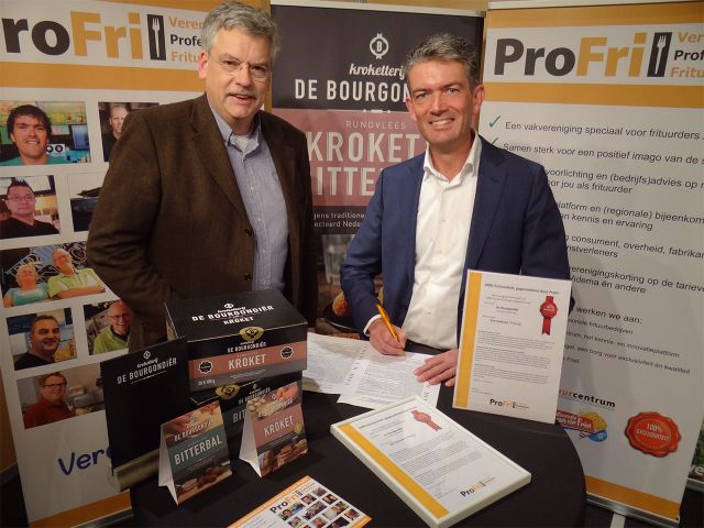 Marcel Joosten en Frans van Rooij ondertekenen 100% Exclusiviteit ProFri - Bourgondiër (Van Geloven)